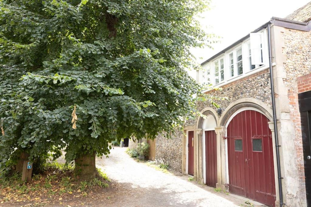 Central Medieval Grid Unique Home With Gated Parking Bury St. Edmunds Zewnętrze zdjęcie