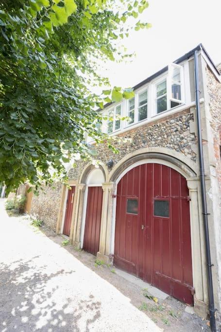 Central Medieval Grid Unique Home With Gated Parking Bury St. Edmunds Zewnętrze zdjęcie
